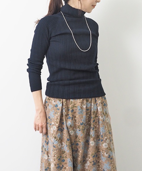 NARU FACTORY（ナルファクトリー）の「コットンランダムリブタートルネック（ニット/セーター・レディース・ブラック/ネイビー/ライム/オレンジ/グリーン/アイボリー/ナチュラル・FREE）」の7枚目の写真