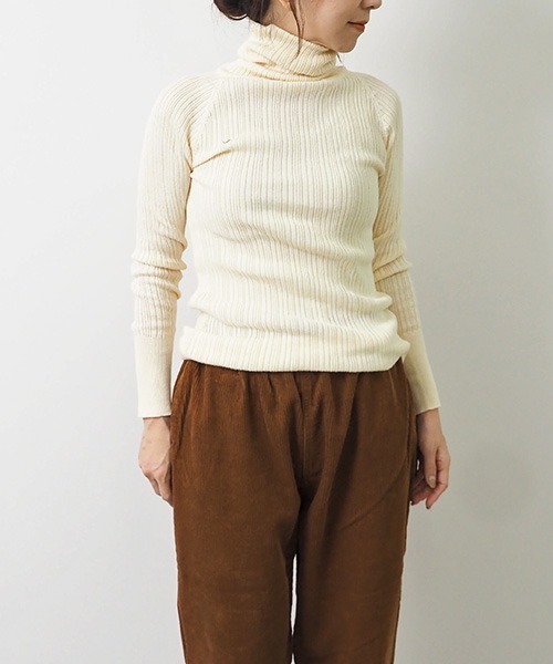 NARU FACTORY（ナルファクトリー）の「コットンランダムリブタートルネック（ニット/セーター・レディース・ブラック/ネイビー/ライム/オレンジ/グリーン/アイボリー/ナチュラル・FREE）」の2枚目の写真