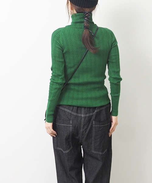 NARU FACTORY（ナルファクトリー）の「コットンランダムリブタートルネック（ニット/セーター・レディース・ブラック/ネイビー/ライム/オレンジ/グリーン/アイボリー/ナチュラル・FREE）」の21枚目の写真