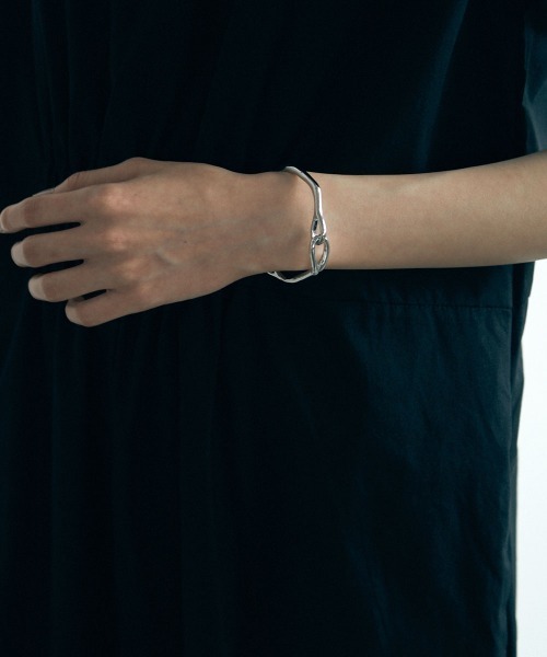 marjour（マージュール）の「WAVINESS BANGLE（バングル/リストバンド・レディース・シルバー/ゴールド・ﾌﾘ-）」の9枚目の写真