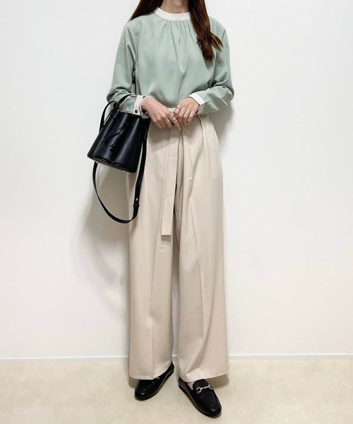 aquagarage（アクアガレージ）の「バイカラーギャザーブラウス（シャツ/ブラウス・レディース・アイボリー/ブラック/ライトグリーン/ベージュ・M/L）」の11枚目の写真