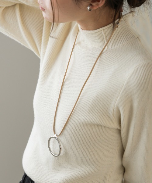 Bab（バブ）の「リングモチーフネックレス（ネックレス・レディース・ベージュ/ブラック・ONESIZE）」の2枚目の写真