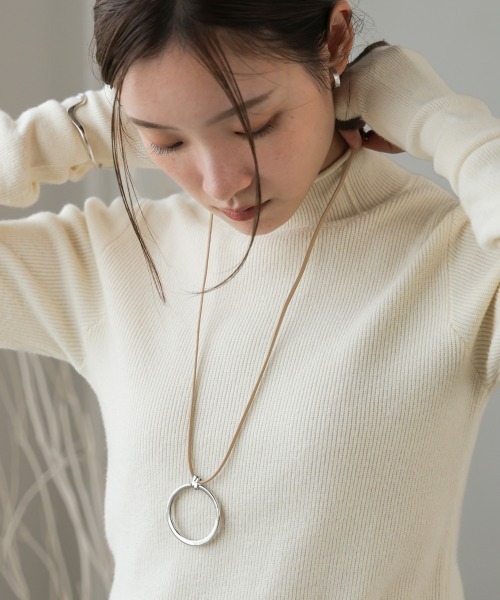 Bab（バブ）の「リングモチーフネックレス（ネックレス・レディース・ベージュ/ブラック・ONESIZE）」の4枚目の写真