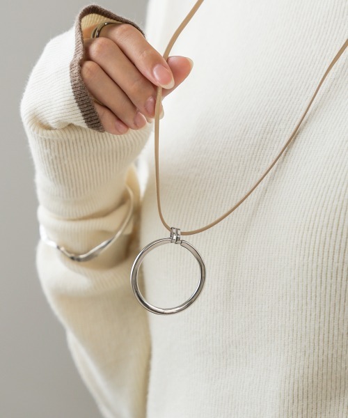 Bab（バブ）の「リングモチーフネックレス（ネックレス・レディース・ベージュ/ブラック・ONESIZE）」の5枚目の写真
