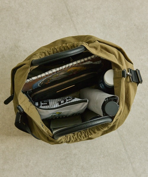 ear PAPILLONNER（イアパピヨネ）の「《撥水/リバイバル》ハーフサークルバッグM（ショルダーバッグ・レディース・アイボリー/イエロー/グレー/ダークグリーン/ブラック/カーキ・FREE）」の13枚目の写真