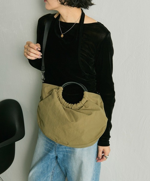 ear PAPILLONNER（イアパピヨネ）の「《撥水/リバイバル》ハーフサークルバッグM（ショルダーバッグ・レディース・アイボリー/イエロー/グレー/ダークグリーン/ブラック/カーキ・FREE）」の16枚目の写真