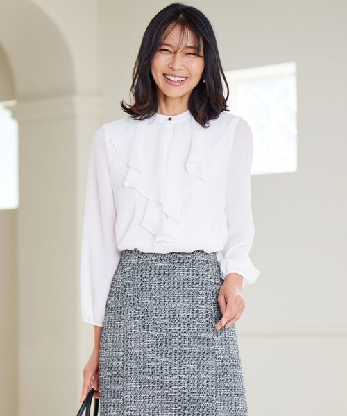 23区(ニジュウサンク)の「【洗える】ジョーゼットフリル ブラウス(Tシャツ/カットソー・レディース・ネイビー系/ホワイト系・46/48/44)」の1枚目の写真