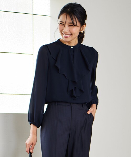 23区(ニジュウサンク)の「【洗える】ジョーゼットフリル ブラウス(Tシャツ/カットソー・レディース・ネイビー系/ホワイト系・46/48/44)」の2枚目の写真