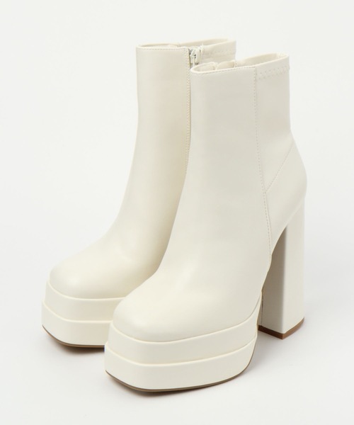 FOREVER 21（フォーエバー トゥエンティーワン）の「2段ストームショートブーツ（ブーツ・レディース・ブラック/ホワイト系その他2・22.5cm/24cm/24.5cm/23cm）」の2枚目の写真