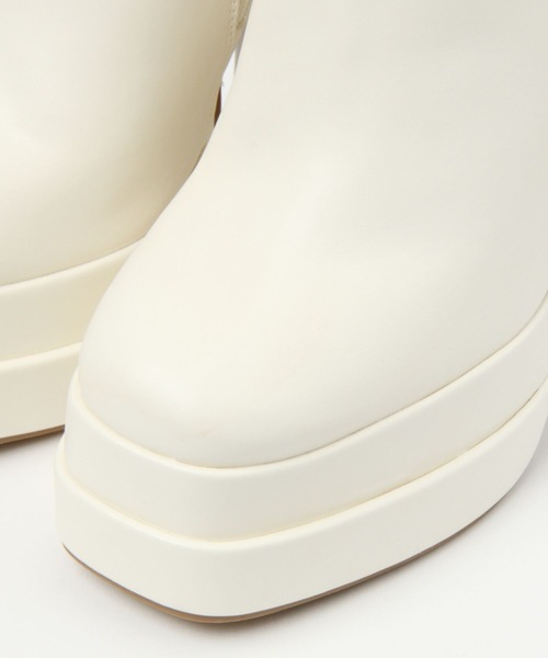 FOREVER 21（フォーエバー トゥエンティーワン）の「2段ストームショートブーツ（ブーツ・レディース・ブラック/ホワイト系その他2・22.5cm/24cm/24.5cm/23cm）」の10枚目の写真