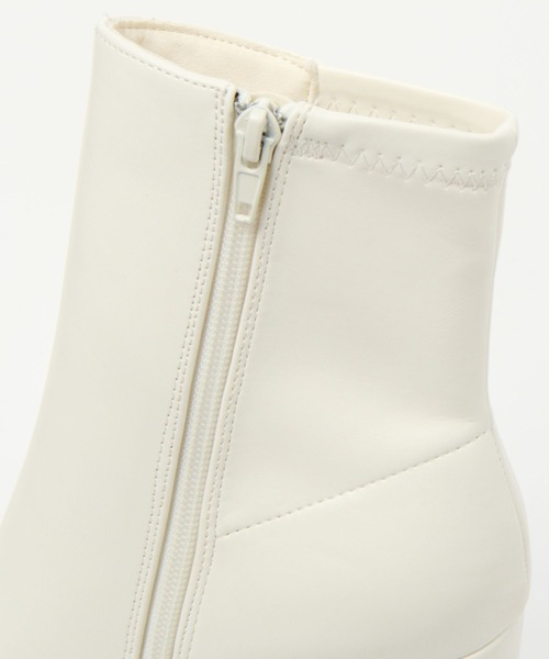 FOREVER 21（フォーエバー トゥエンティーワン）の「2段ストームショートブーツ（ブーツ・レディース・ブラック/ホワイト系その他2・22.5cm/24cm/24.5cm/23cm）」の6枚目の写真