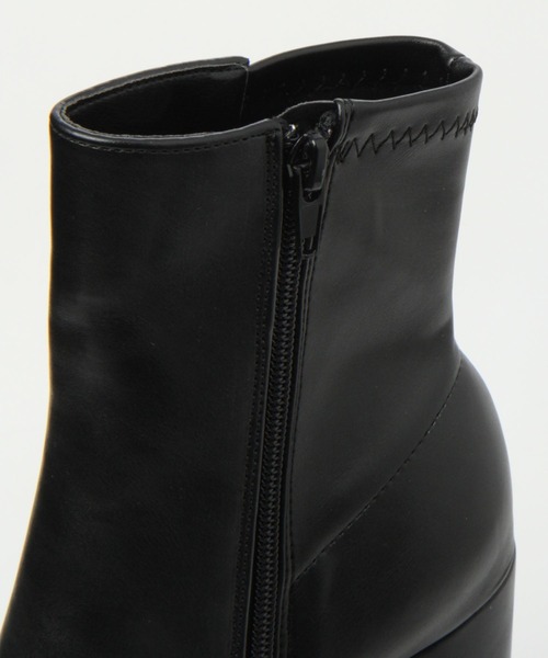 FOREVER 21（フォーエバー トゥエンティーワン）の「2段ストームショートブーツ（ブーツ・レディース・ブラック/ホワイト系その他2・22.5cm/24cm/24.5cm/23cm）」の11枚目の写真