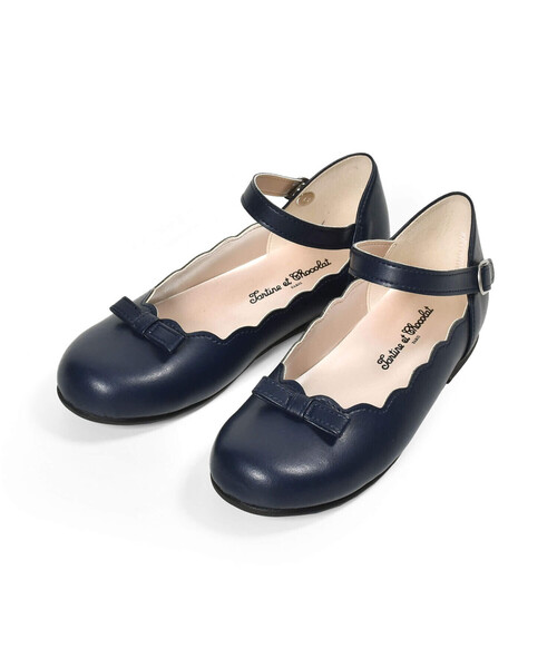 Tartine et Chocolat（タルティーヌエショコラ）の「【日本製】リボンスカラップシューズ(17~20cm)（ドレスシューズ・キッズ・ベージュ/ネイビー・18.0cm/19.0cm/20.0cm/17.0cm）」の3枚目の写真