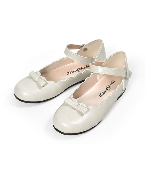 Tartine et Chocolat（タルティーヌエショコラ）の「【日本製】リボンスカラップシューズ(17~20cm)（ドレスシューズ・キッズ・ベージュ/ネイビー・18.0cm/19.0cm/20.0cm/17.0cm）」の4枚目の写真