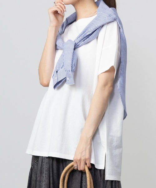 NAVY(ネイビー)の「NAVY サラリ冷感 制菌加工 オーバーサイズ裾スリットTシャツ(Tシャツ/カットソー・レディース・オリーブ/ブラック/チャコールグレー/オフホワイト・M/L)」の2枚目の写真
