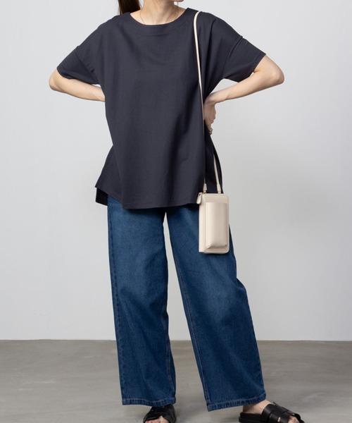NAVY(ネイビー)の「NAVY サラリ冷感 制菌加工 オーバーサイズ裾スリットTシャツ(Tシャツ/カットソー・レディース・オリーブ/ブラック/チャコールグレー/オフホワイト・M/L)」の4枚目の写真