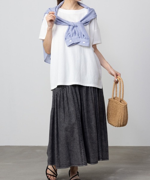 NAVY(ネイビー)の「NAVY サラリ冷感 制菌加工 オーバーサイズ裾スリットTシャツ(Tシャツ/カットソー・レディース・オリーブ/ブラック/チャコールグレー/オフホワイト・M/L)」の5枚目の写真