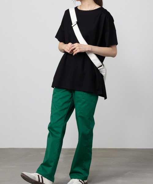 NAVY(ネイビー)の「NAVY サラリ冷感 制菌加工 オーバーサイズ裾スリットTシャツ(Tシャツ/カットソー・レディース・オリーブ/ブラック/チャコールグレー/オフホワイト・M/L)」の6枚目の写真