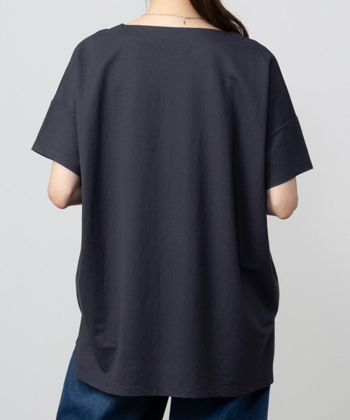 NAVY(ネイビー)の「NAVY サラリ冷感 制菌加工 オーバーサイズ裾スリットTシャツ(Tシャツ/カットソー・レディース・オリーブ/ブラック/チャコールグレー/オフホワイト・M/L)」の8枚目の写真