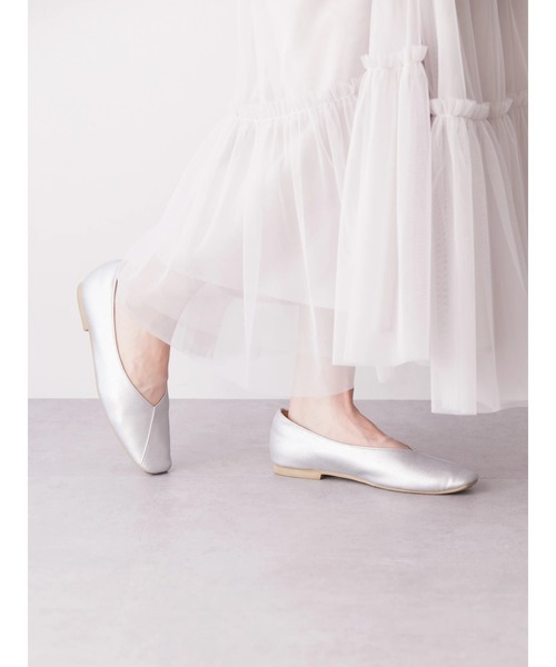 AMERICAN HOLIC（アメリカンホリック）の「【整履き】切り替えスクエアフラットパンプス（パンプス・レディース・シルバー/ブラック/アイボリー・S/M/L）」の6枚目の写真