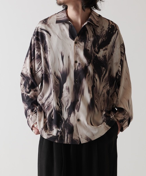 Lui's（ルイス）の「リキッドパターンシャツ（シャツ/ブラウス・メンズ・ブラック/ブルー/レッド・FREE）」の2枚目の写真