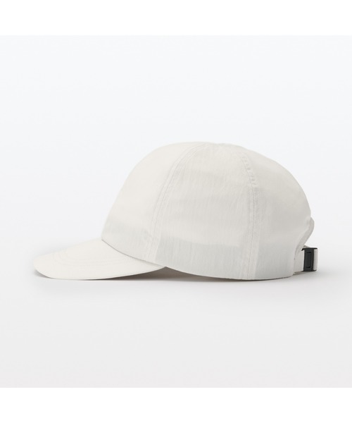 無印良品（ムジルシリョウヒン）の「風を通す　ちいさくまとまる　キャップ（キャップ・レディース・アイボリー/ブルー/ブラック・55-59cm）」の5枚目の写真