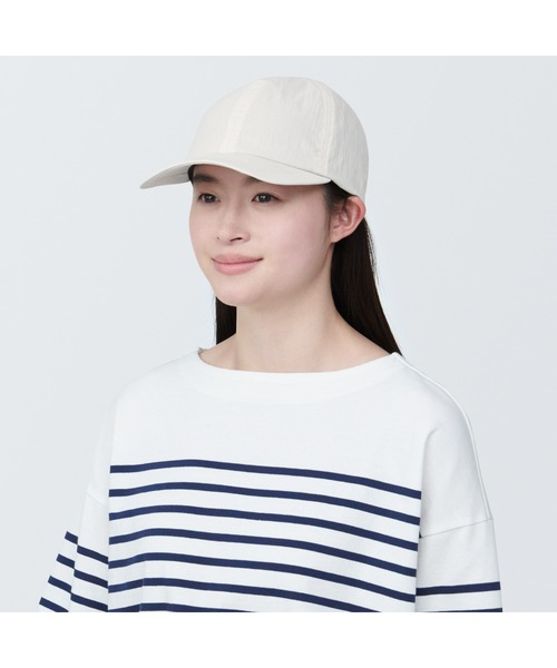 無印良品（ムジルシリョウヒン）の「風を通す　ちいさくまとまる　キャップ（キャップ・レディース・アイボリー/ブルー/ブラック・55-59cm）」の8枚目の写真