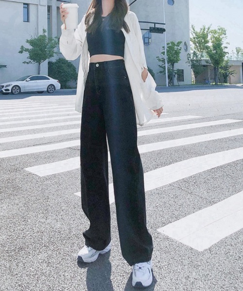 Ritzy(リッツィー)の「5色展開 ワイドストレート デニムパンツ(デニムパンツ・レディース・ブラック/ベージュ/ピンク/イエロー/グリーン・S/M/L)」の2枚目の写真