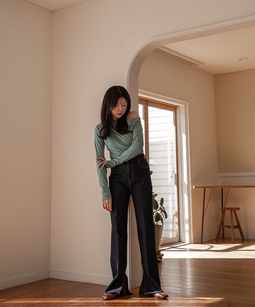 mideal スリットストレートデニム ライトブルー mideal（マイディール）の「slit straight denim / スリット