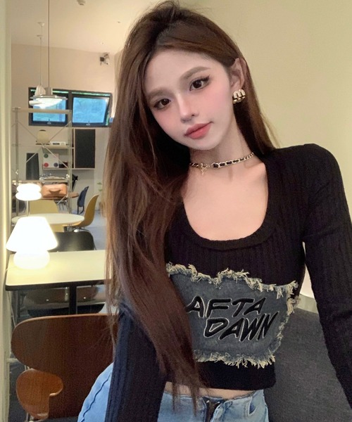 shopnikoniko(ショップニコニコ)の「デニムパッチ ショート丈 リブニットトップス クロップド丈(ニット/セーター・レディース・ホワイト/ホワイト系その他/ブラック系その他/ブラック・フリー)」の11枚目の写真