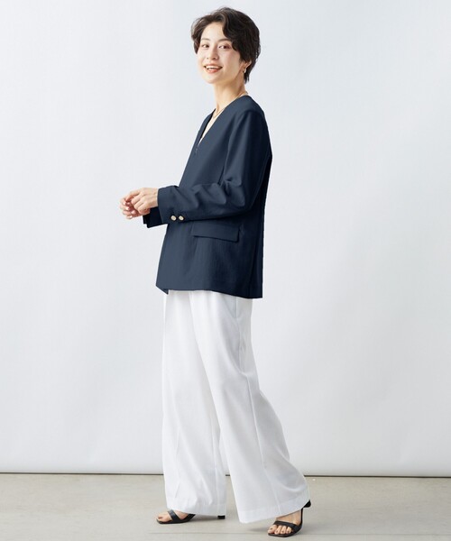 NOLLEY’S（ノーリーズ）の「《セットアップ対応》ウォッシャブルドライトロピカルVネックダブルジャケット（ノーカラージャケット・レディース・ベージュ/ネイビー・38/36）」の4枚目の写真