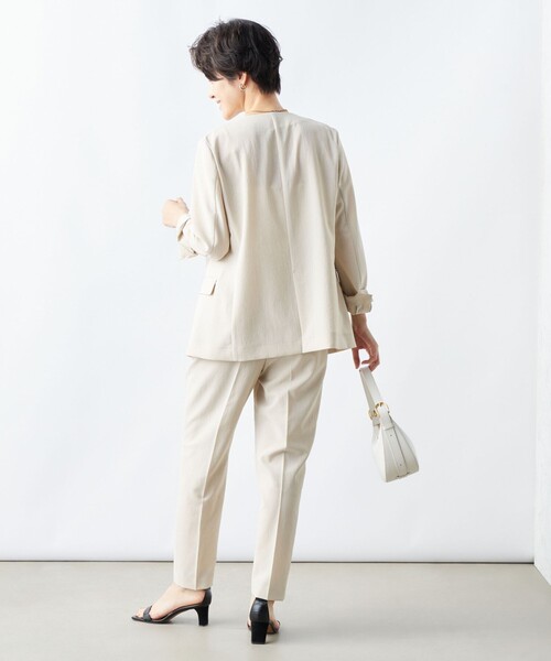 NOLLEY’S（ノーリーズ）の「《セットアップ対応》ウォッシャブルドライトロピカルVネックダブルジャケット（ノーカラージャケット・レディース・ベージュ/ネイビー・38/36）」の9枚目の写真