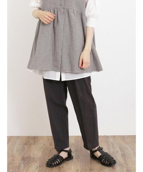 Samansa Mos2（サマンサ モスモス）の「【Lサイズ WEB限定】【接触冷感・抗菌防臭】センタープレステーパードパンツ（その他パンツ・レディース・チャコールグレー/ベージュ/グレー/グリーン・M/L）」の2枚目の写真