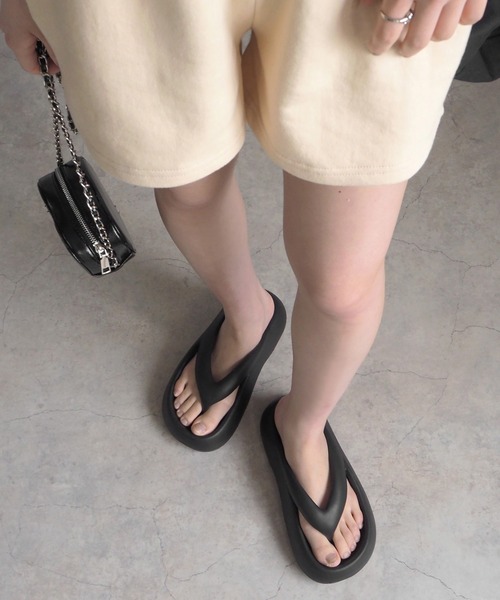 minia（ミニア）の「EVAトングサンダル（サンダル・レディース・アイボリー/ブラック・23.0cm/23.5cm/24.5cm/25.0cm）」の14枚目の写真