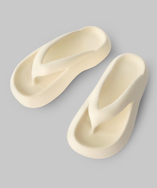 minia（ミニア）の「EVAトングサンダル（サンダル・レディース・アイボリー/ブラック・23.0cm/23.5cm/24.5cm/25.0cm）」の3枚目の写真