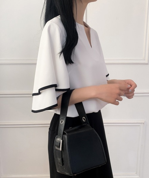 ABITOKYO(アビトーキョー)の「配色パイピングフレアスリーブキーネックブラウス(シャツ/ブラウス・レディース・ブラック/ホワイト・M/L)」の6枚目の写真