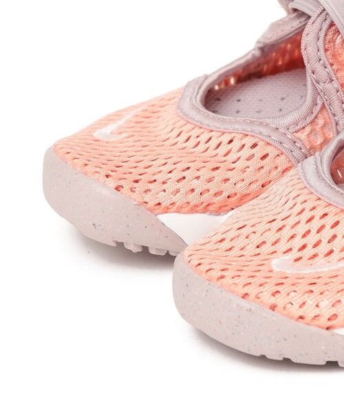 NIKE(ナイキ)の「NIKE:RIFT 2 (GS/PS)(スニーカー・キッズ・ピンク・21/20/19/18/17)」の3枚目の写真