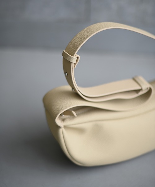 Marient（マリエント）の「Wrap Shoulder Bag（ショルダーバッグ・レディース・ベージュ/ブラック・FREE）」の6枚目の写真