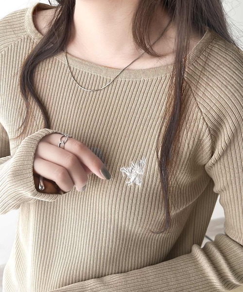 classicalelf(クラシカルエルフ)の「大人のベーシックニット。ワンポイント胸刺繍ボートネック長袖リブニット(ニット/セーター・レディース・アイボリー/グレイッシュベージュ/レッド/ブラック/ブルー・X-LARGE/SMALL/MEDIUM/LARGE)」の20枚目の写真