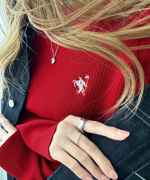 classicalelf(クラシカルエルフ)の「大人のベーシックニット。ワンポイント胸刺繍ボートネック長袖リブニット(ニット/セーター・レディース・アイボリー/グレイッシュベージュ/レッド/ブラック/ブルー・X-LARGE/SMALL/MEDIUM/LARGE)」の12枚目の写真