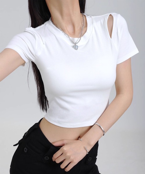 GLAMOROUS JANE（グラマラスジェーン）の「ショルダーカットアウトショート丈Tシャツ（Tシャツ/カットソー・レディース・ホワイト/ブラック・FREE）」の4枚目の写真