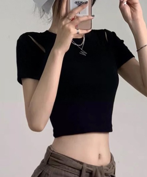 GLAMOROUS JANE（グラマラスジェーン）の「ショルダーカットアウトショート丈Tシャツ（Tシャツ/カットソー・レディース・ホワイト/ブラック・FREE）」の6枚目の写真