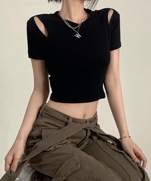 GLAMOROUS JANE（グラマラスジェーン）の「ショルダーカットアウトショート丈Tシャツ（Tシャツ/カットソー・レディース・ホワイト/ブラック・FREE）」の7枚目の写真