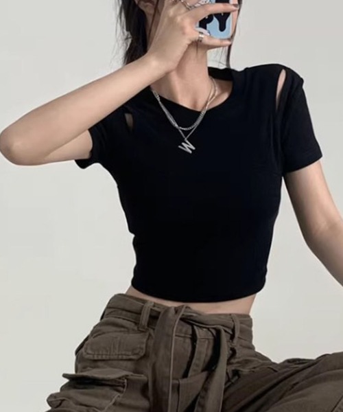 GLAMOROUS JANE（グラマラスジェーン）の「ショルダーカットアウトショート丈Tシャツ（Tシャツ/カットソー・レディース・ホワイト/ブラック・FREE）」の11枚目の写真
