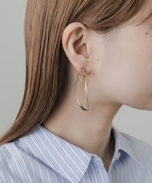 SMELLY（スメリー）の「オーバルフープイヤリング（イヤリング・レディース・ゴールド・-）」の3枚目の写真