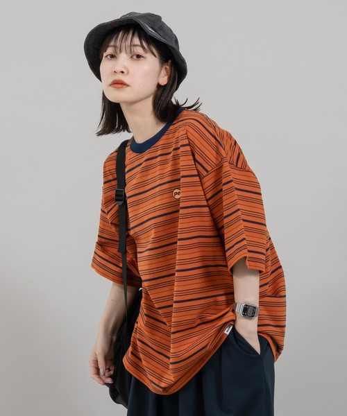 Perushu(ペルーシュ)の「ワンポイント刺繍ボーダーTシャツ(Tシャツ/カットソー・メンズ・イエロー/オレンジ/オフホワイト/チャコールグレー・SMALL/MEDIUM/LARGE)」の4枚目の写真