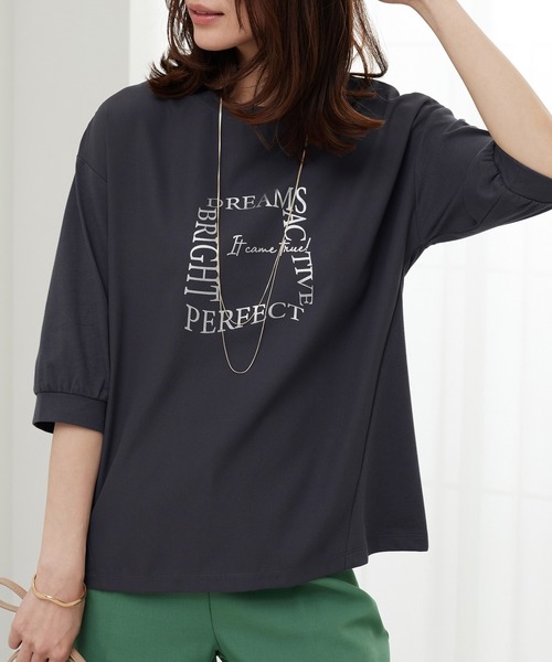 BELLUNA PLUS(ベルーナ)の「異素材使いロゴデザインプルオーバー(Tシャツ/カットソー・レディース・ブルーグレー/カーキ/オフホワイト/チャコール・MEDIUM/LARGE/X-LARGE)」の1枚目の写真