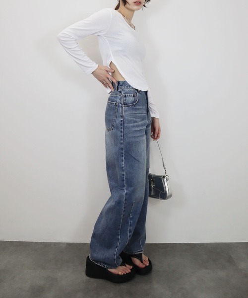 Reurie'(レウリィ)の「【新色追加】ボディースーツ風トップス / 長袖 クルーネック 肌見せ Vカット クロップド丈 シンプル 大人カジュアル 韓国ファッション モノトーン 黒 ブラック グレー(Tシャツ/カットソー・レディース・ブラック/グレー/ホワイト・FREE)」の5枚目の写真