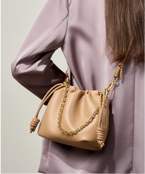 NiiNa(ニーナ)の「【NiiNa】【高品質牛革】2wayドレープスクイーズチェーンバッグ(ショルダーバッグ・レディース・ブラウン/ホワイト・FREE)」の2枚目の写真
