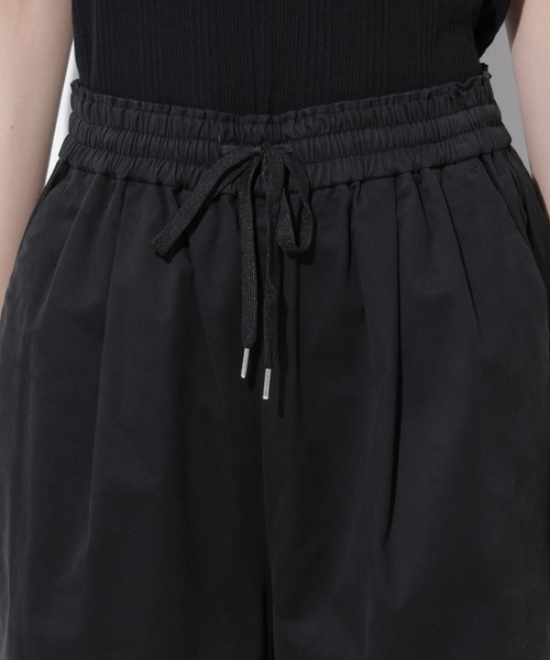 Apo(s)ture(アポスチャー)の「ARIA-004/サテンストレッチドロストワイドパンツ(その他パンツ・レディース・ベージュ/モカ/ネイビー/ブラック・XS/S/M/L/XL)」の13枚目の写真